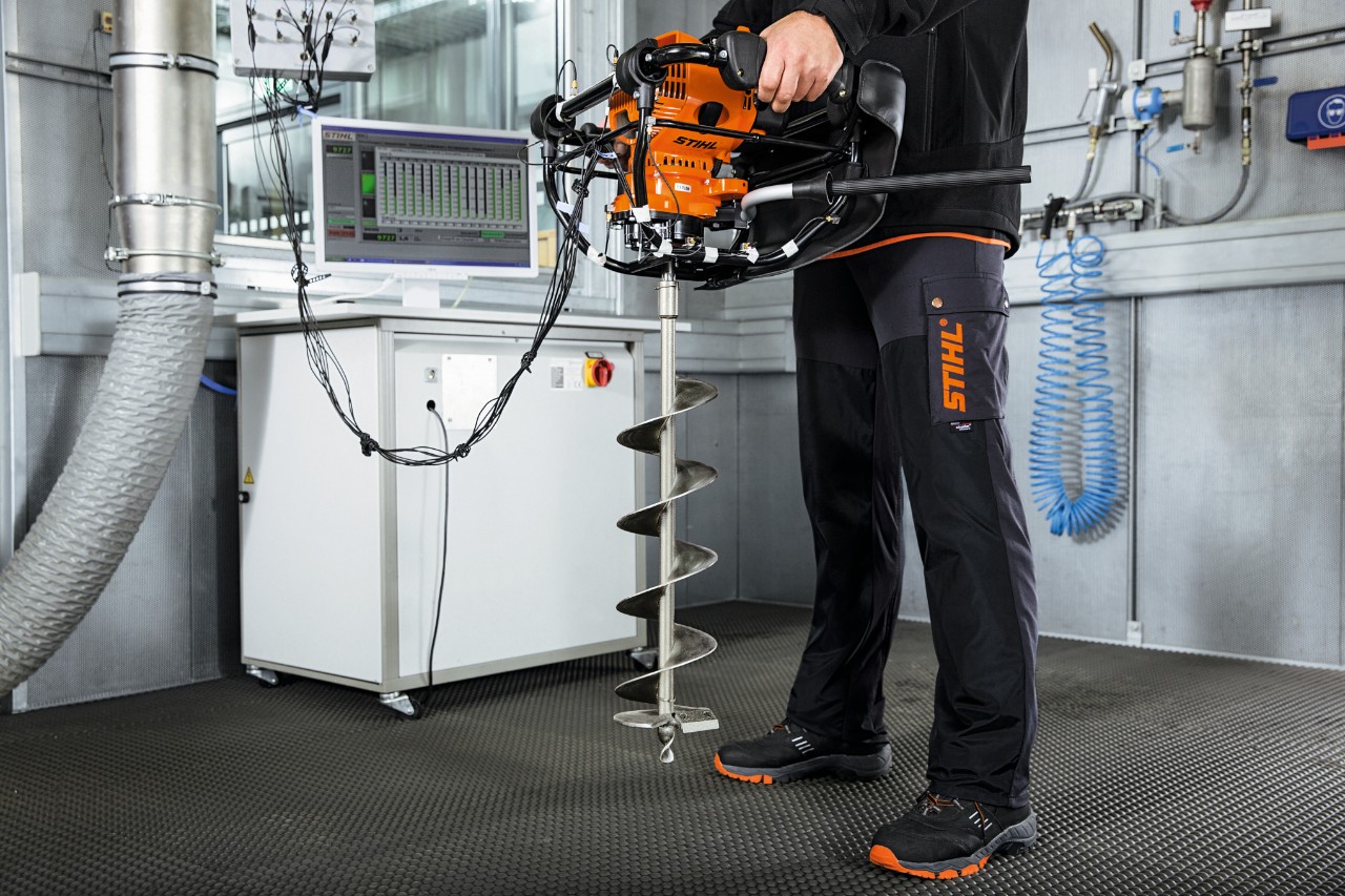 A STIHL tool is tested for its vibration load