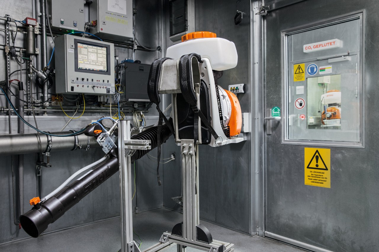 Checking the CO2 value of a STIHL tool in development